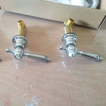 Wholesale Brass Three Holes Tap for Ceramic Bidet Bathroom Single Two Handles Hot&cold Bidet Faucet